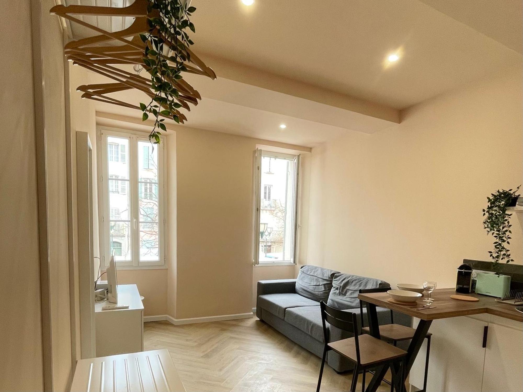 Appartement ÎLES D OR, Cœur de ville sur le parcours des arts Hyères Extérieur photo
